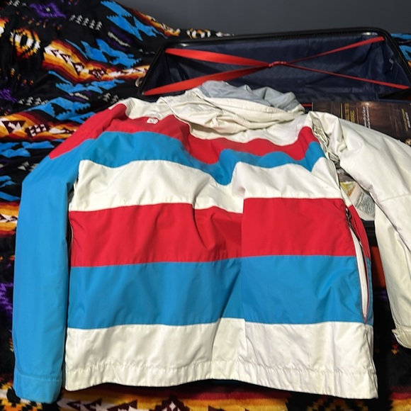 Bonfire women’s ski jacket. Used but in great shape. Size medium - Picture 3 of 4